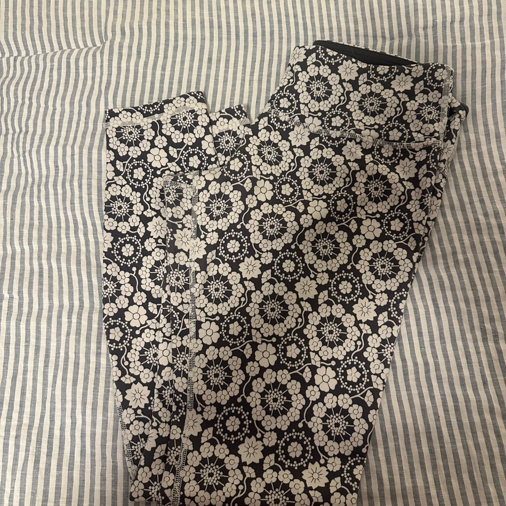 Lululemon Flower Power Leggings (low rise, size 8)